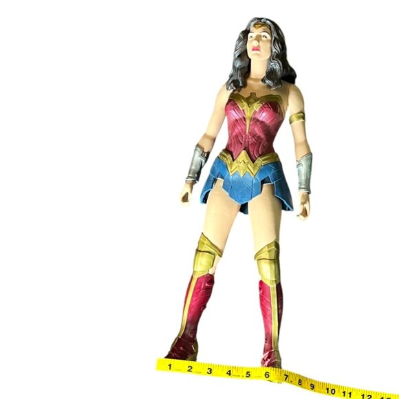 McFarlane DC Multiverse Gal Gadot 19" Wonder Woman Action Figure - Picture 3 of 12